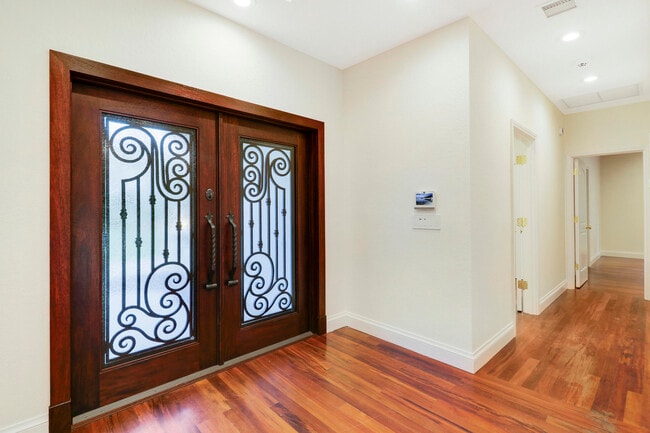 Building Photo - 67 Pacer Cir