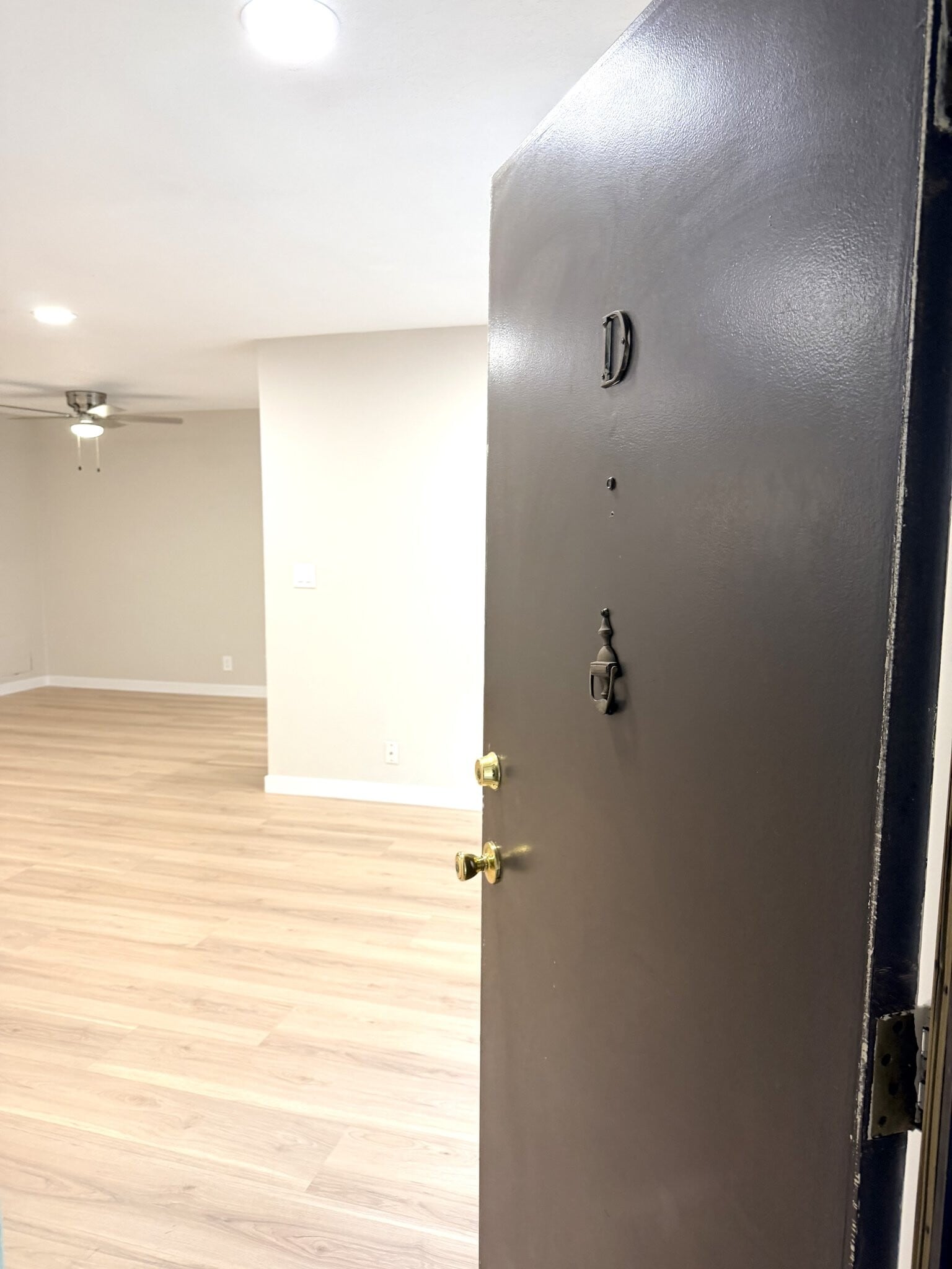 Building Photo - 620 E San Jose Ave