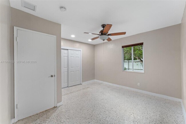 Building Photo - 6820 SW 77th Terrace