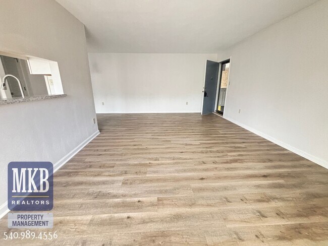 Building Photo - 2527 Gatehouse Ln