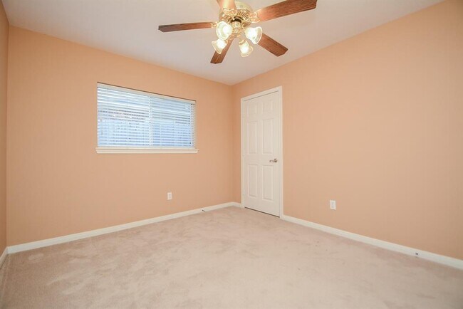 Building Photo - 13639 Country Pine Ct