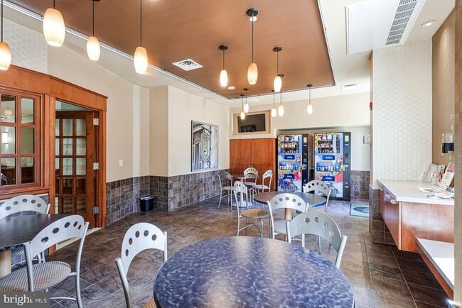 Building Photo - 11800 Sunset Hills Rd