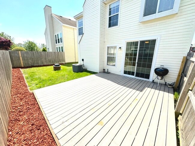 Building Photo - 3 BEDROOM CONDO FOR RENT IN CHESAPEAKE - A...