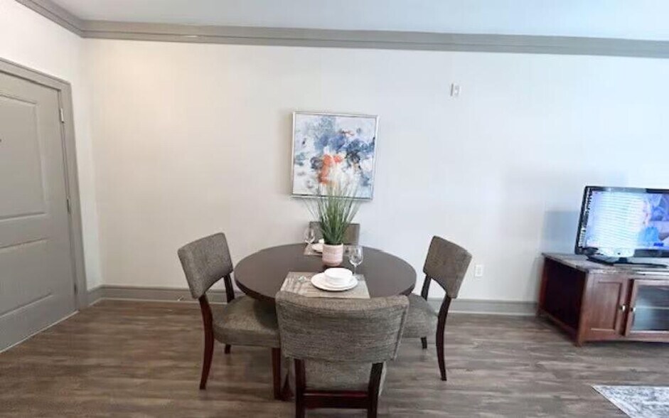 Building Photo - 900 Venue Wy