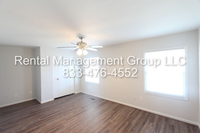 Building Photo - Newly Updated 3BR 2.5BA Townhome in Most C...