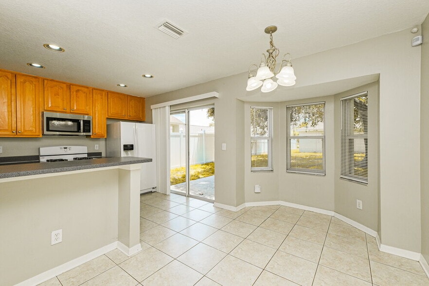 Building Photo - 1818 Horsechestnut Ct