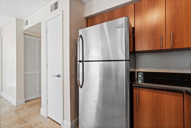 Building Photo - 1275 Crystal Way