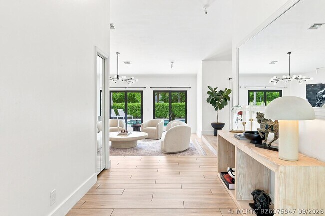Building Photo - 14902 Paddock Dr