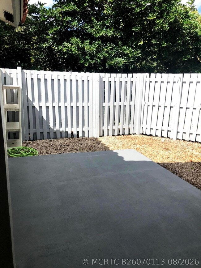 Building Photo - 1371 Cottonwood Cir