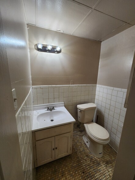 Building Photo - 321 N Main St