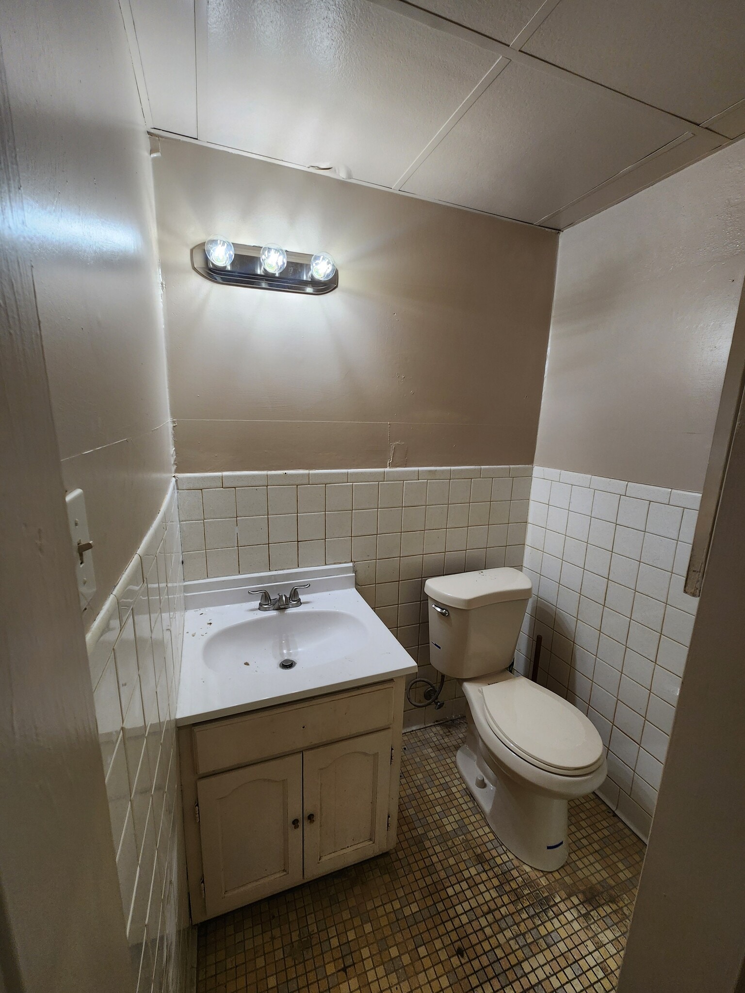 Building Photo - 321 N Main St