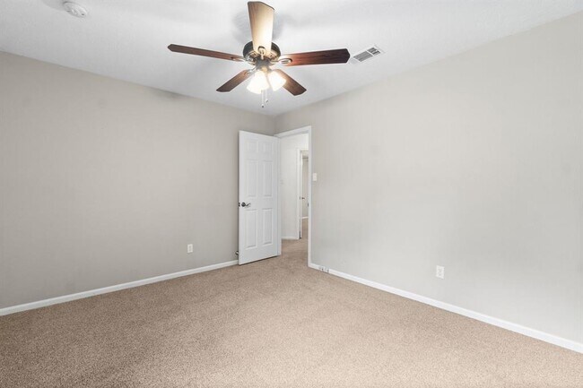 Building Photo - 28 Silver Elm Pl