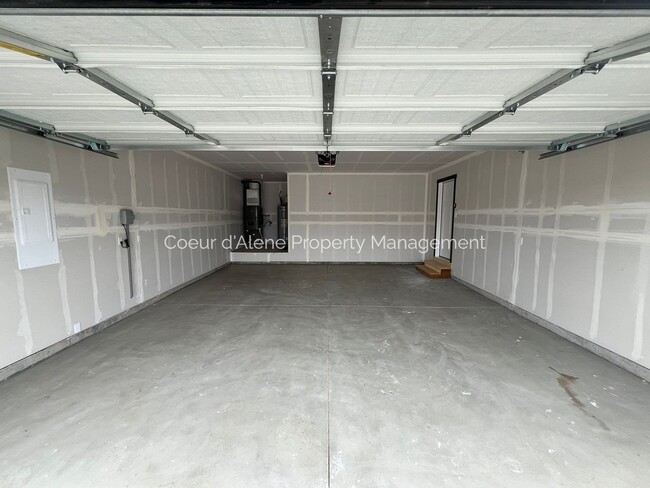 Building Photo - 3 bed, 2 bath house