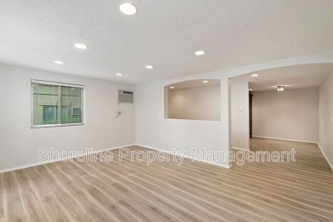 Building Photo - 2110 Brittany Ln