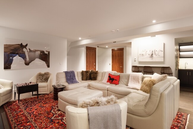 Building Photo - 717 S Aspen St