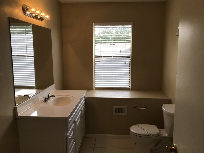 Building Photo - 1133 Olympic Ct