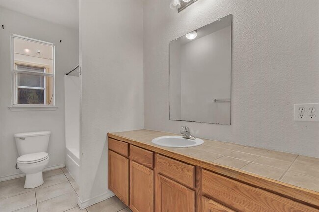 Building Photo - 112 Sandstone Dr