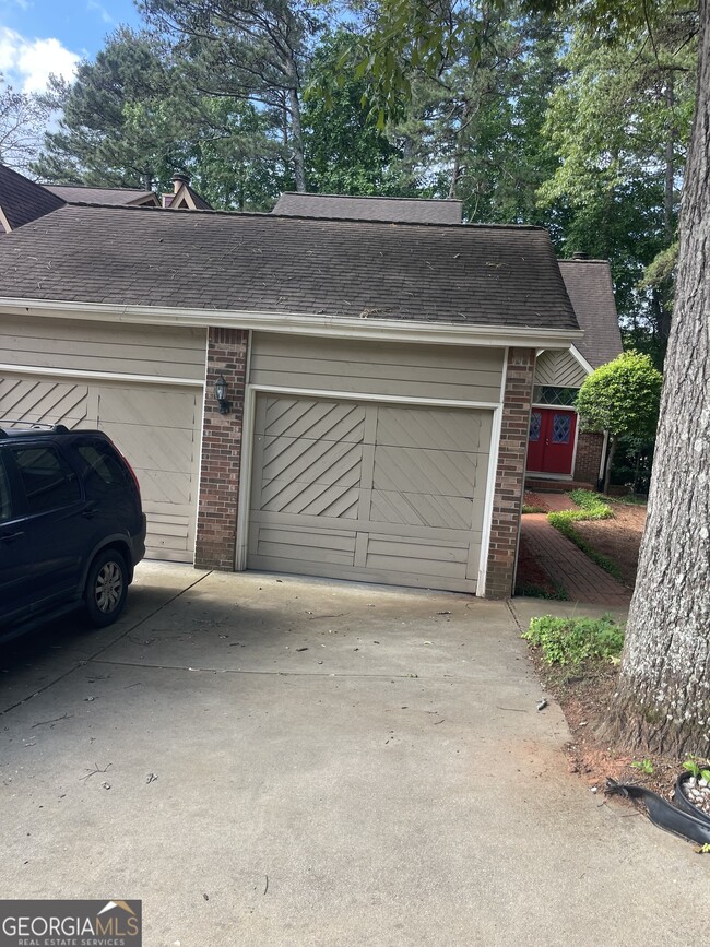 Building Photo - 5035 Highland Hills Pkwy