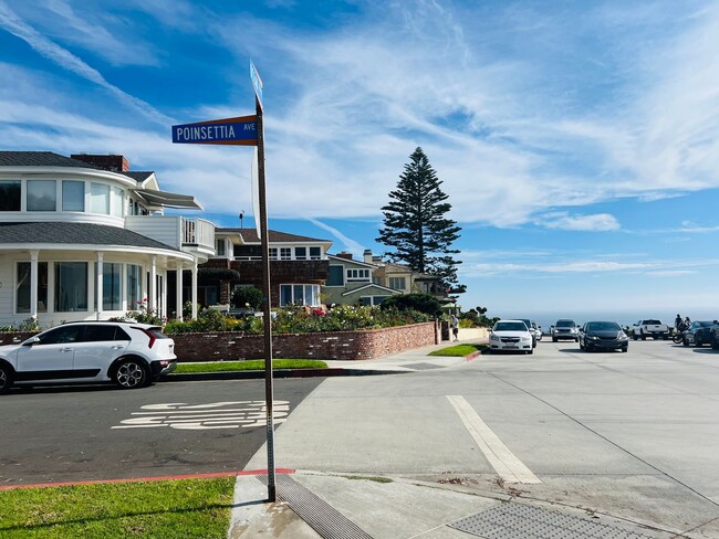 Building Photo - Corona Del Mar Studio 1 block from the Beach!