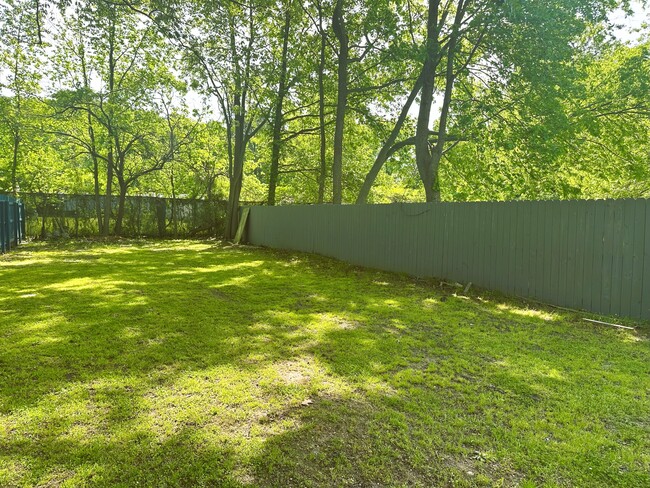 Building Photo - 664 Greenbriar Ave