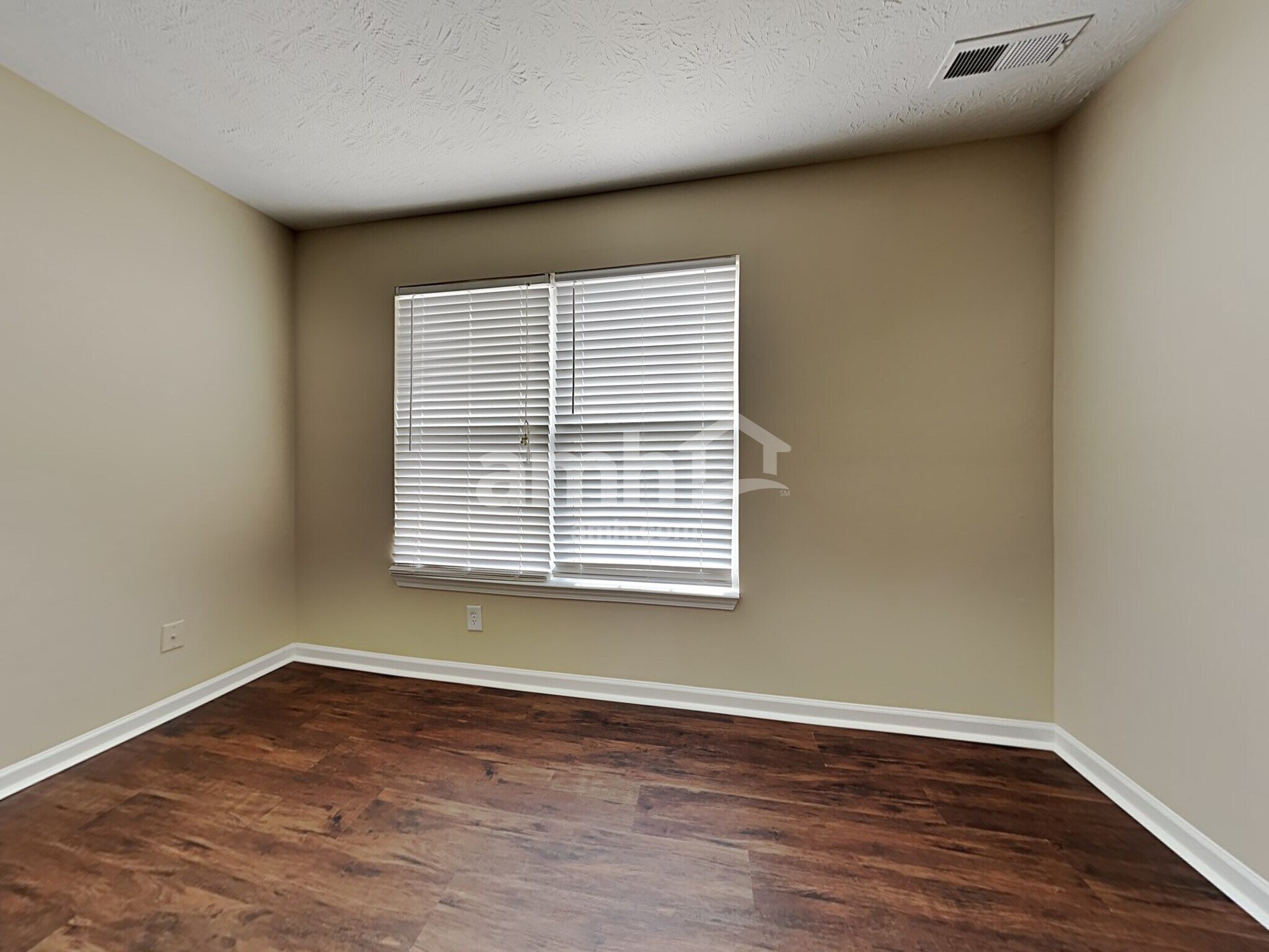 Building Photo - 881 Yellowwood Dr