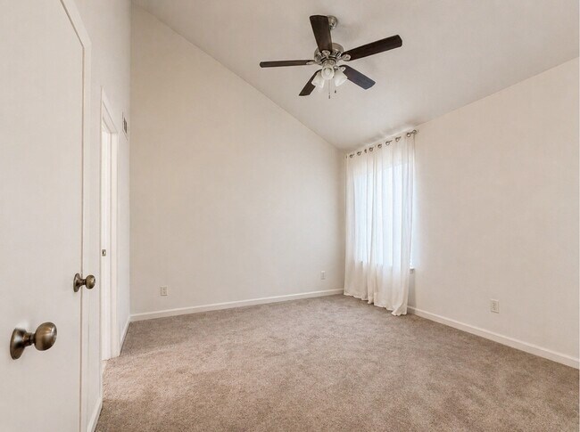 Building Photo - 11710 Southlake Dr