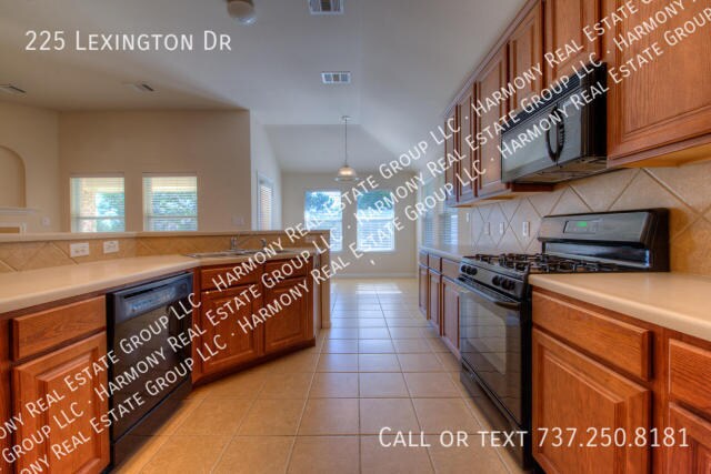 Building Photo - 225 Lexington Dr