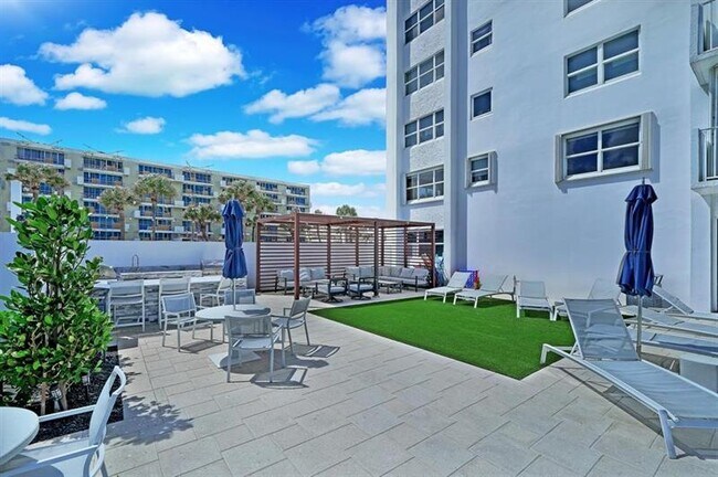 Building Photo - 3000 S Ocean Blvd
