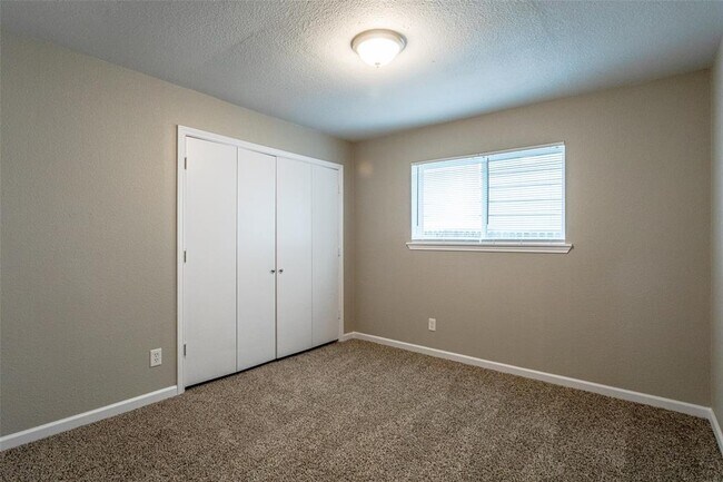 Building Photo - 10541 Cradlerock Dr