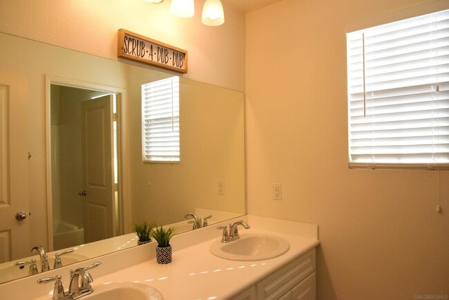 Building Photo - 507 Moonlight Dr