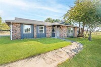 Building Photo - 124 La Vega Trail