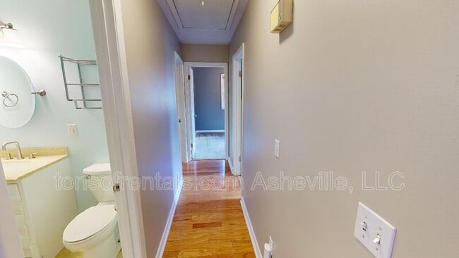 Building Photo - 107 Summerglen Dr