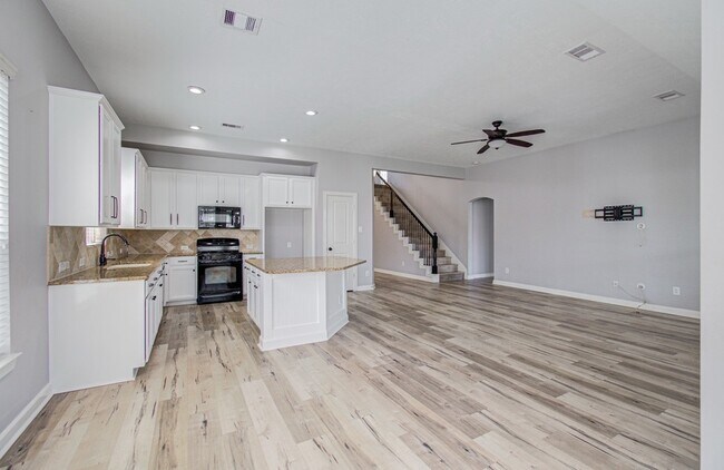 Building Photo - 12935 Northpointe Bend Dr