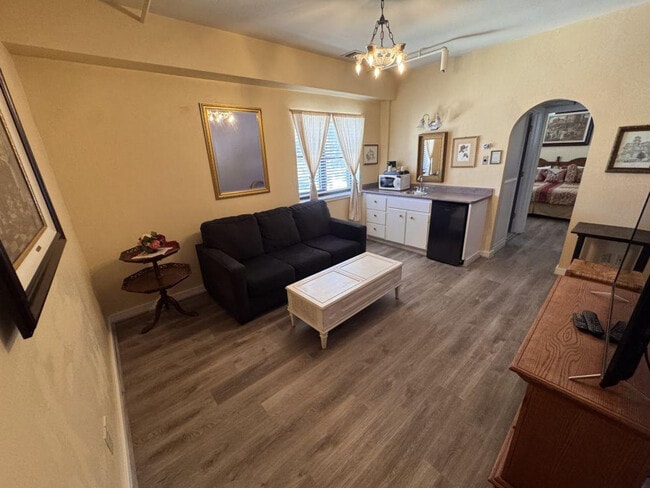 Building Photo - 300 Main St