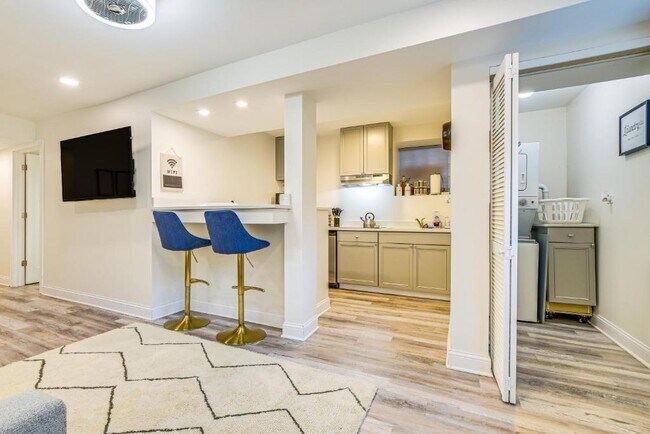 Building Photo - 4829 S Forrestville Ave