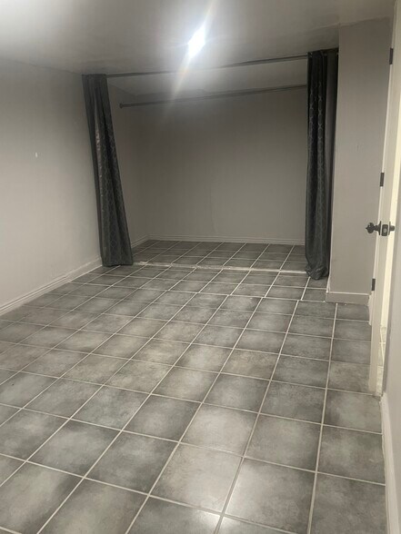 Great size bedroom - 2302 E Yale St