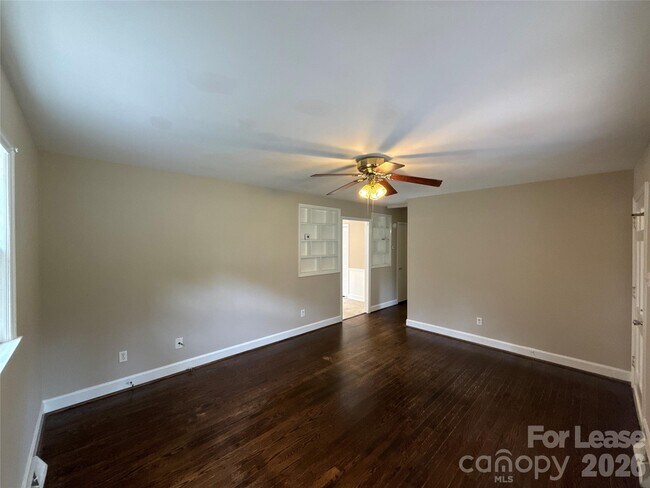 Building Photo - 1427 Churchill Dr