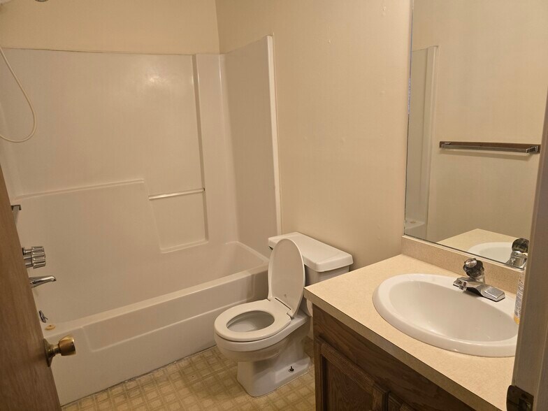 Bathroom - 142 Spruce St