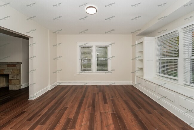 Building Photo - 1886 Haldane Rd
