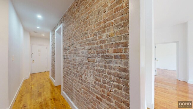 Building Photo - 17 W 125th St