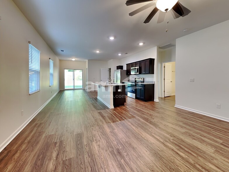 Building Photo - 188 Orion Way