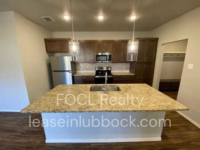 Building Photo - Luxury Duplex in Frenship School District!