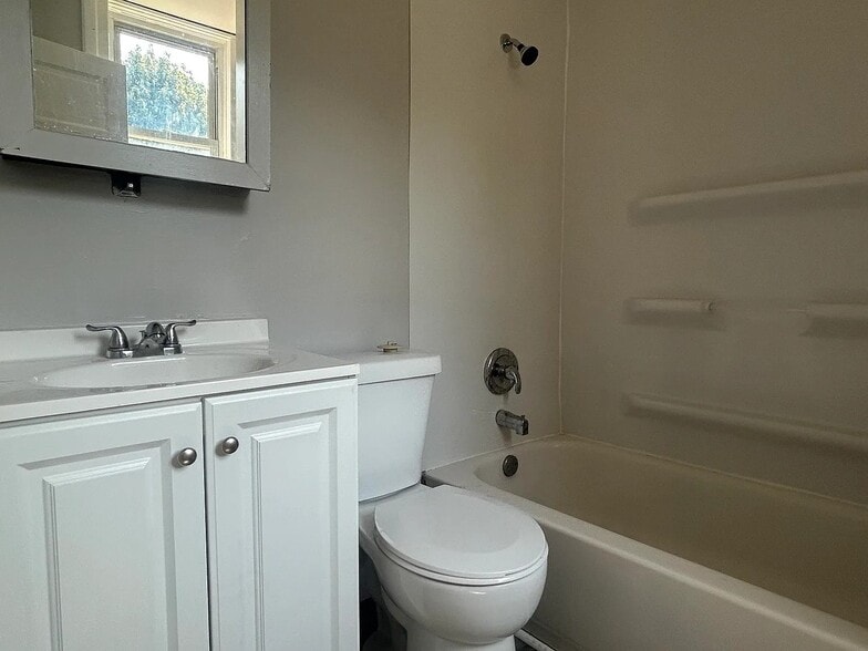 Bathroom - 1421 Charles St