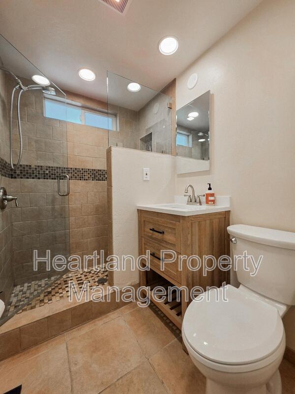 Building Photo - 640 Claydelle Ave