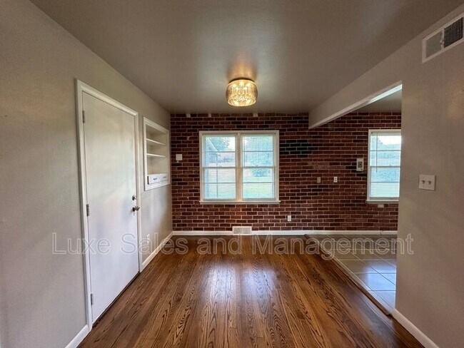 Building Photo - 133 W. Jarman Drive