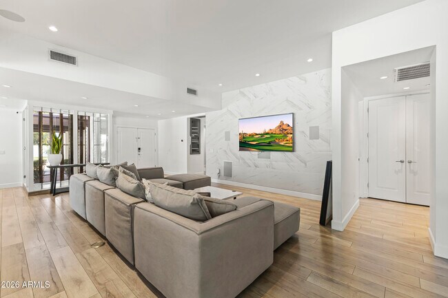 Building Photo - 6834 N 72nd Pl