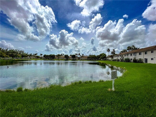 Building Photo - 2921 SE 13th Ave