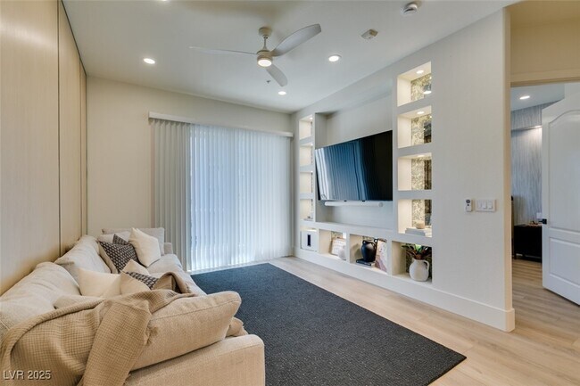 Building Photo - 32 E Serene Ave