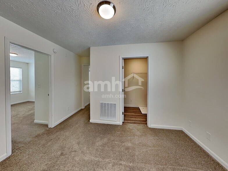 Building Photo - 3202 Meadoway Ct