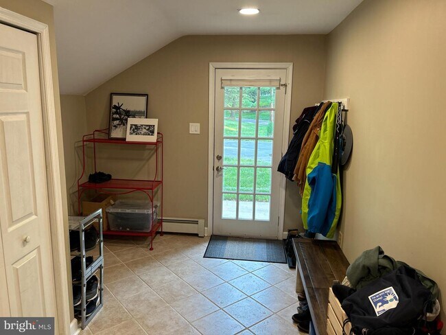 Building Photo - 5 Cedar Woods Dr